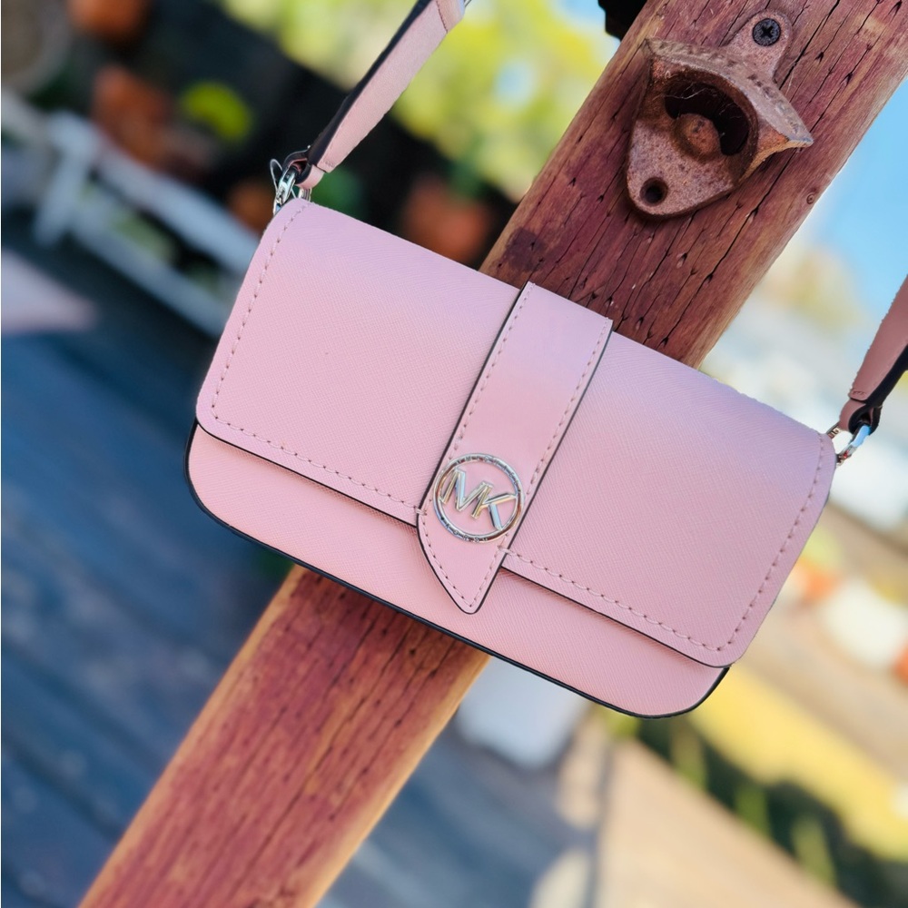 Great bag , new, it’s a beautiful blush pink